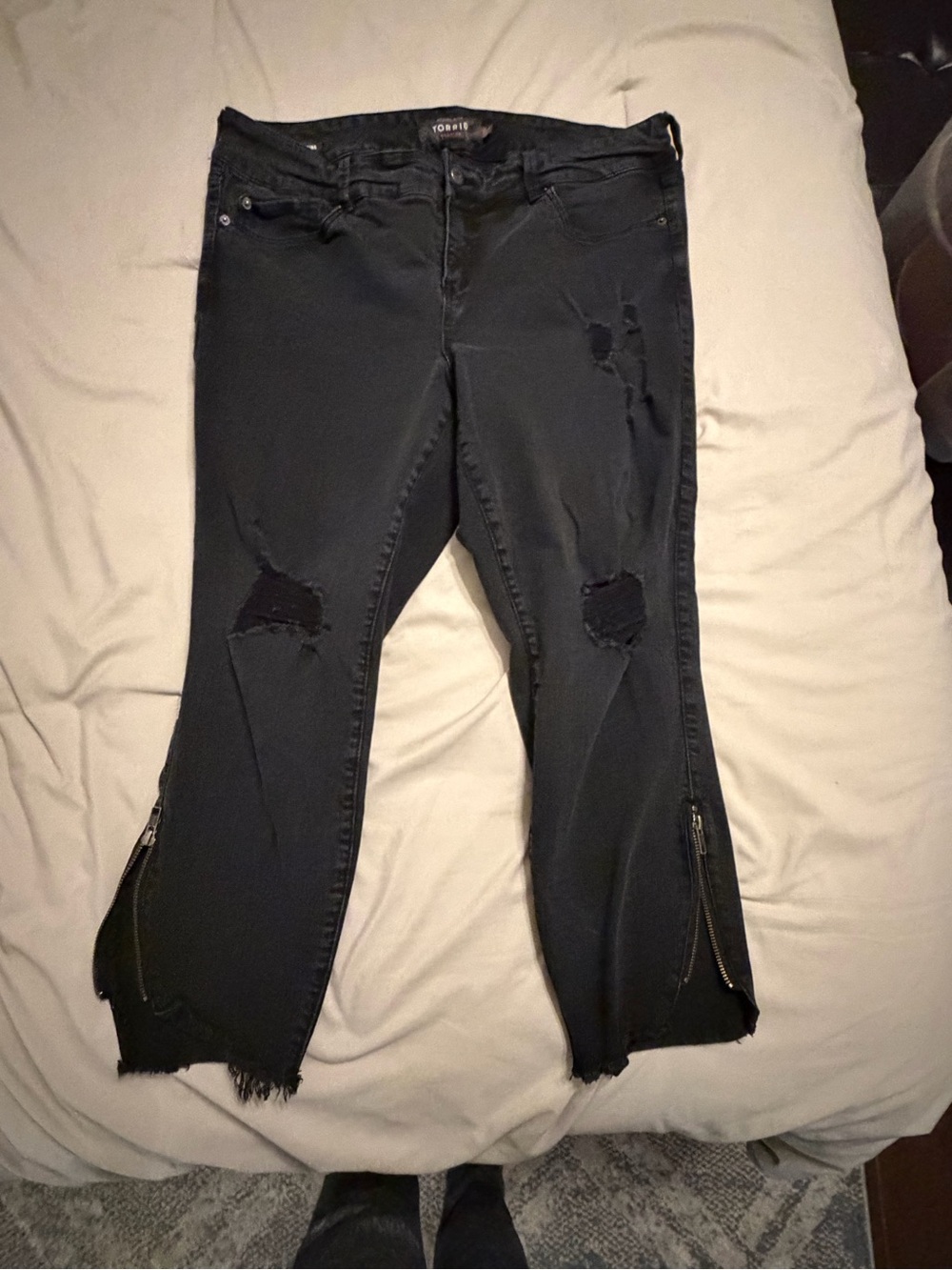 torrid Black Distressed Cropped Zip-Hem Jeans